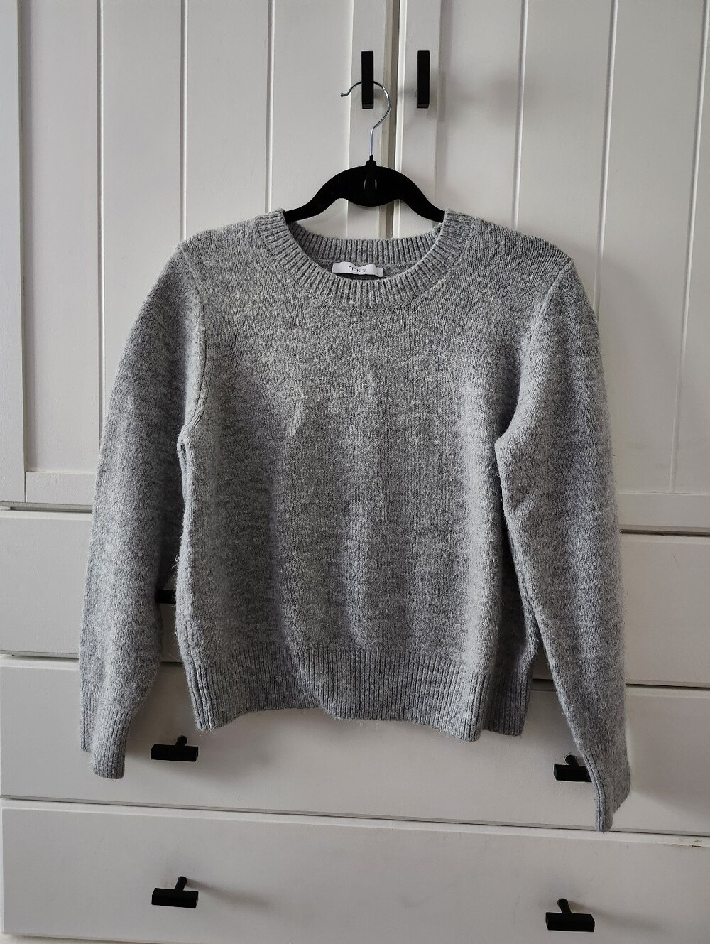 Classic Crewneck Women's Sweater in Light Gray Sz L
